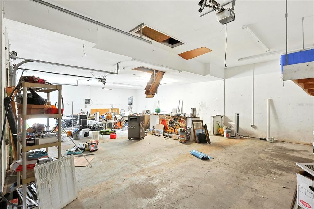 合同活跃: $639,111 (3 贝兹, 2 浴室, 2281 平方英尺)