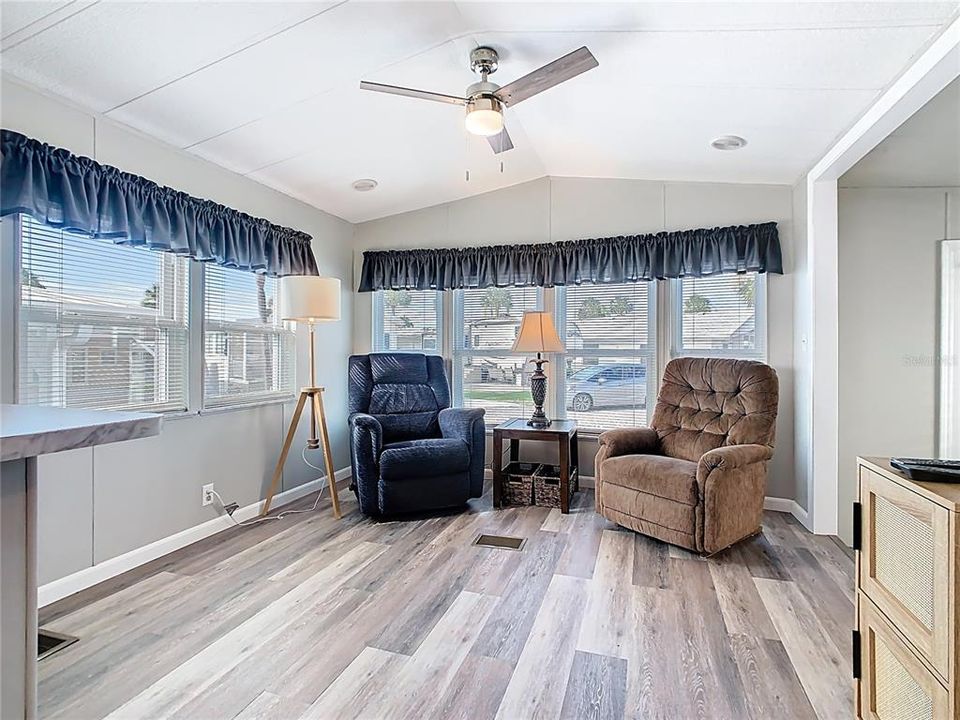 Activo con contrato: $128,900 (1 camas, 1 baños, 680 Pies cuadrados)