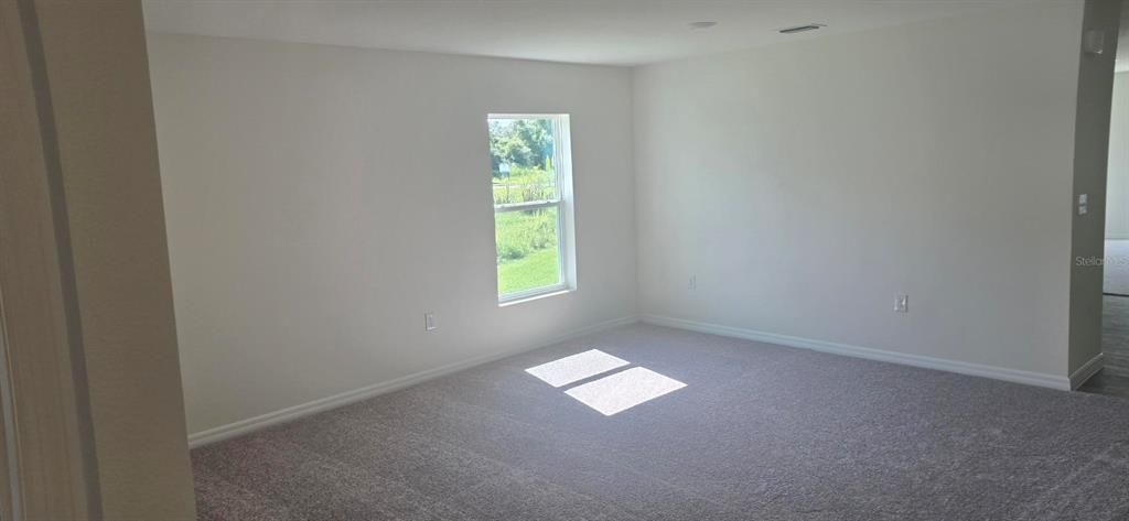 Activo con contrato: $324,990 (4 camas, 2 baños, 2104 Pies cuadrados)