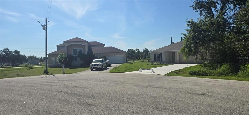 Activo con contrato: $324,990 (4 camas, 2 baños, 2104 Pies cuadrados)