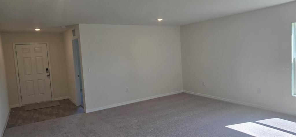 Activo con contrato: $324,990 (4 camas, 2 baños, 2104 Pies cuadrados)