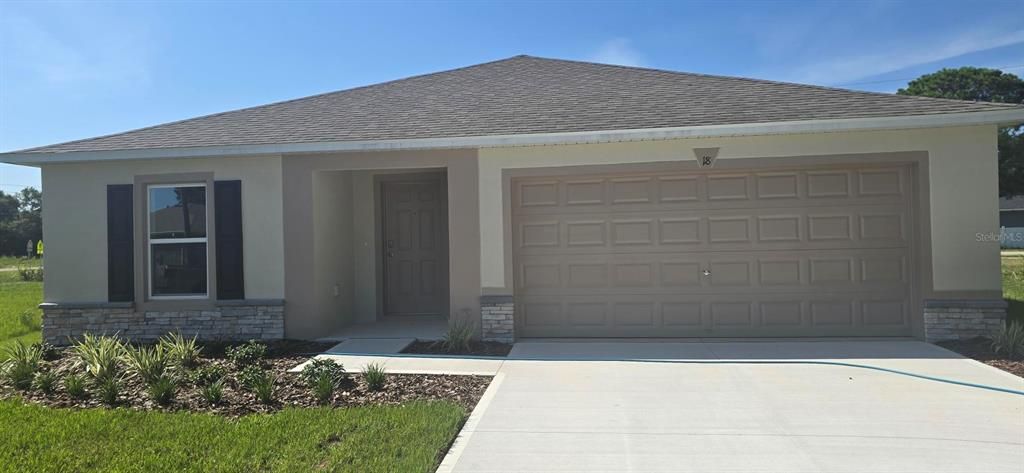 Activo con contrato: $324,990 (4 camas, 2 baños, 2104 Pies cuadrados)