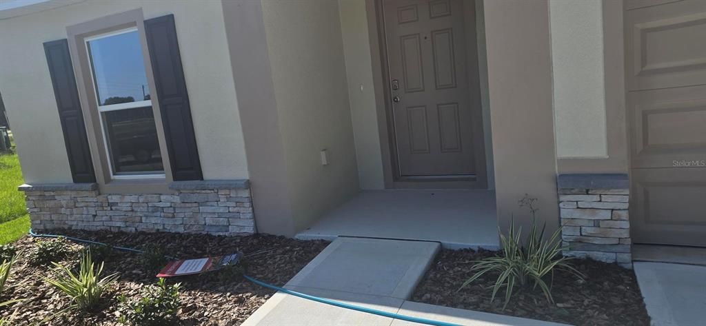 Activo con contrato: $324,990 (4 camas, 2 baños, 2104 Pies cuadrados)