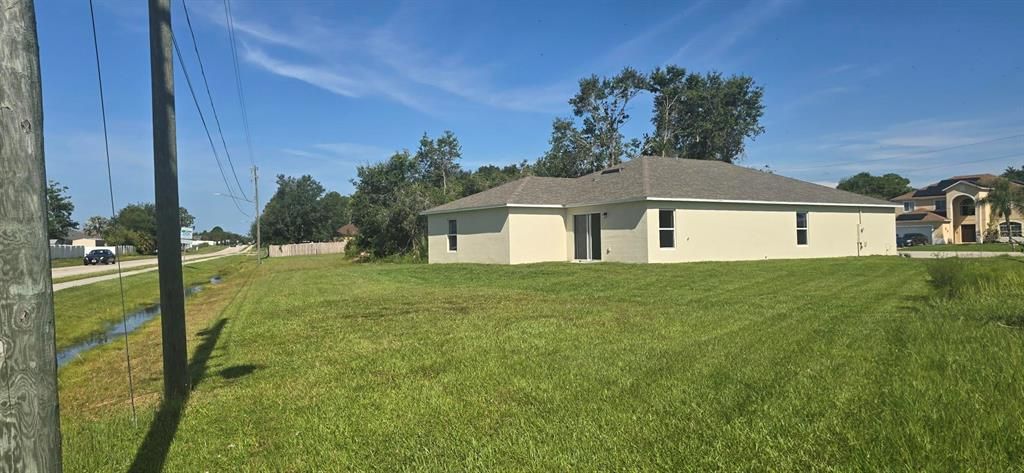 Activo con contrato: $324,990 (4 camas, 2 baños, 2104 Pies cuadrados)