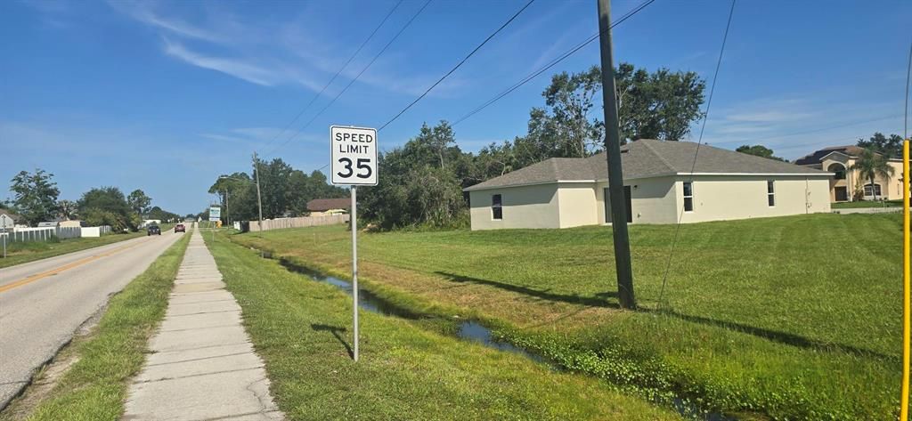 Activo con contrato: $324,990 (4 camas, 2 baños, 2104 Pies cuadrados)