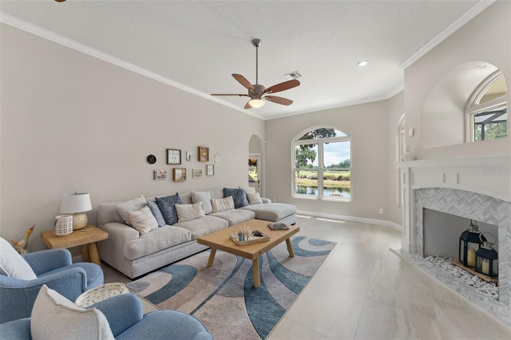 En Venta: $899,000 (5 camas, 3 baños, 3662 Pies cuadrados)