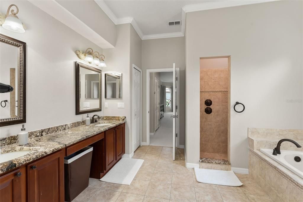 En Venta: $899,000 (5 camas, 3 baños, 3662 Pies cuadrados)