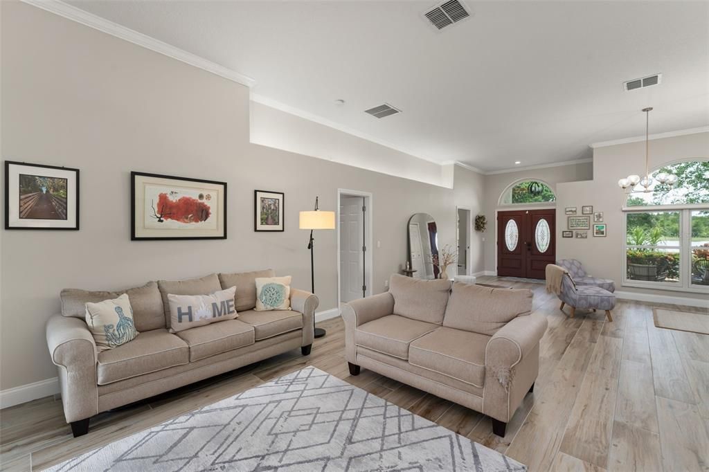 En Venta: $899,000 (5 camas, 3 baños, 3662 Pies cuadrados)