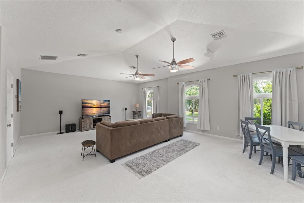 En Venta: $899,000 (5 camas, 3 baños, 3662 Pies cuadrados)