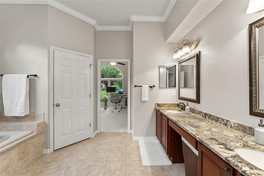 En Venta: $899,000 (5 camas, 3 baños, 3662 Pies cuadrados)