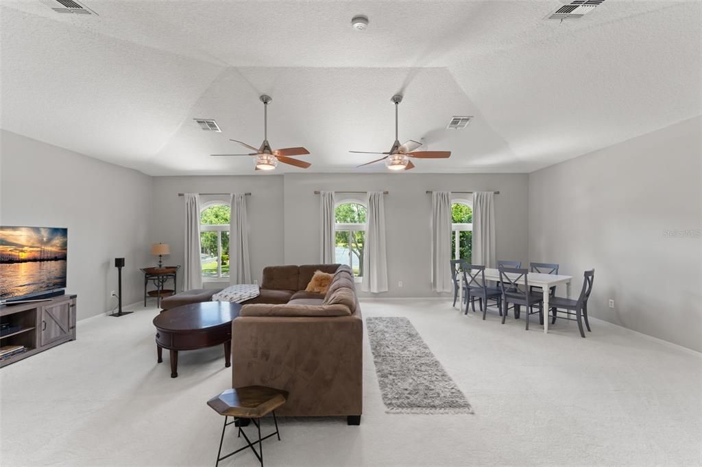 En Venta: $899,000 (5 camas, 3 baños, 3662 Pies cuadrados)