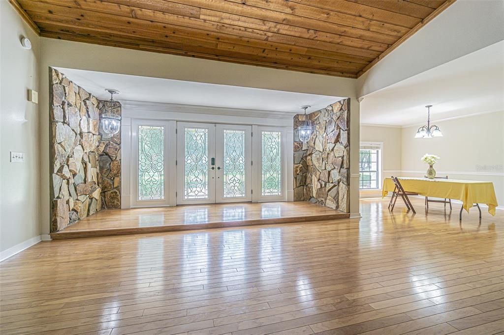 For Sale: $887,000 (4 beds, 2 baths, 3178 Square Feet)