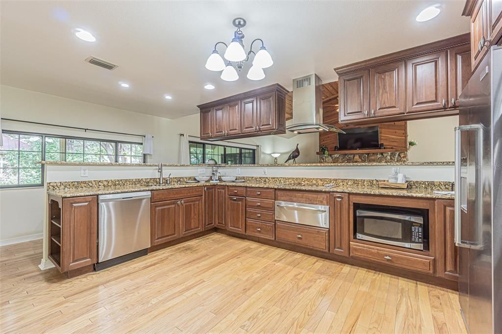 For Sale: $887,000 (4 beds, 2 baths, 3178 Square Feet)