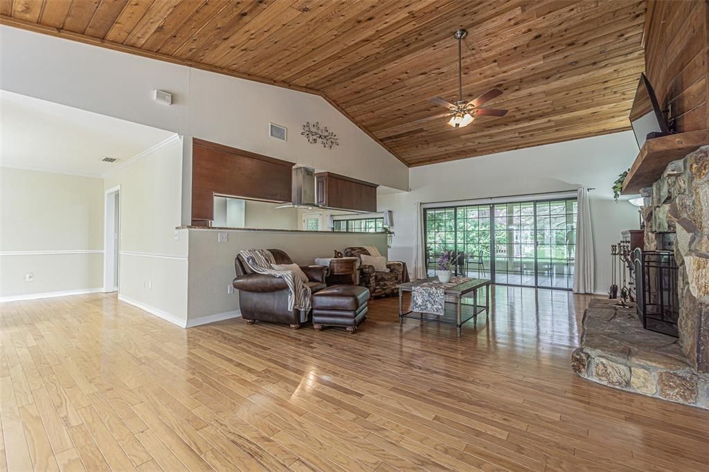 For Sale: $887,000 (4 beds, 2 baths, 3178 Square Feet)