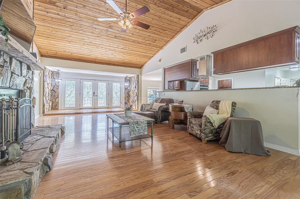 For Sale: $887,000 (4 beds, 2 baths, 3178 Square Feet)