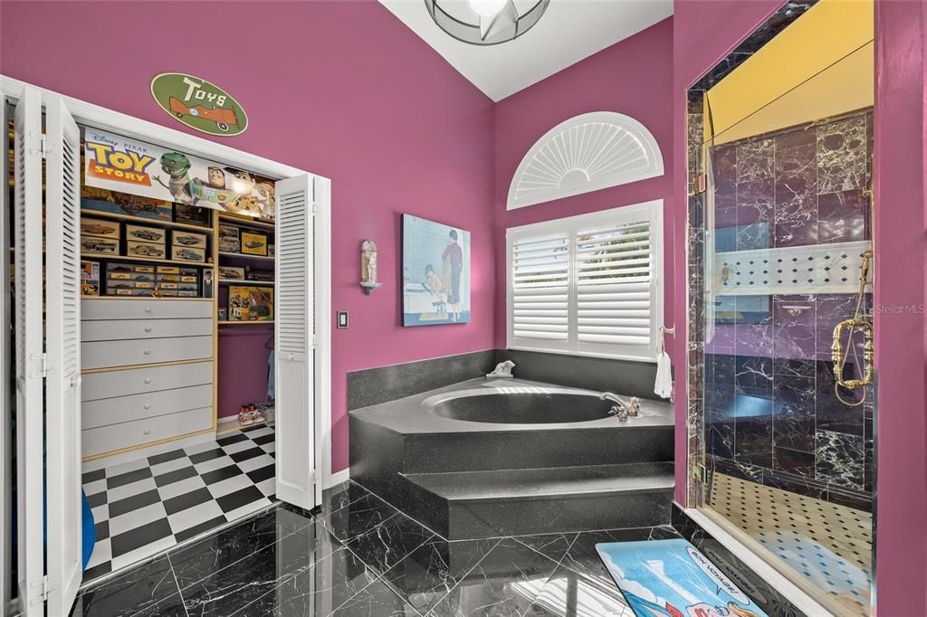 For Sale: $1,295,000 (5 beds, 3 baths, 3763 Square Feet)