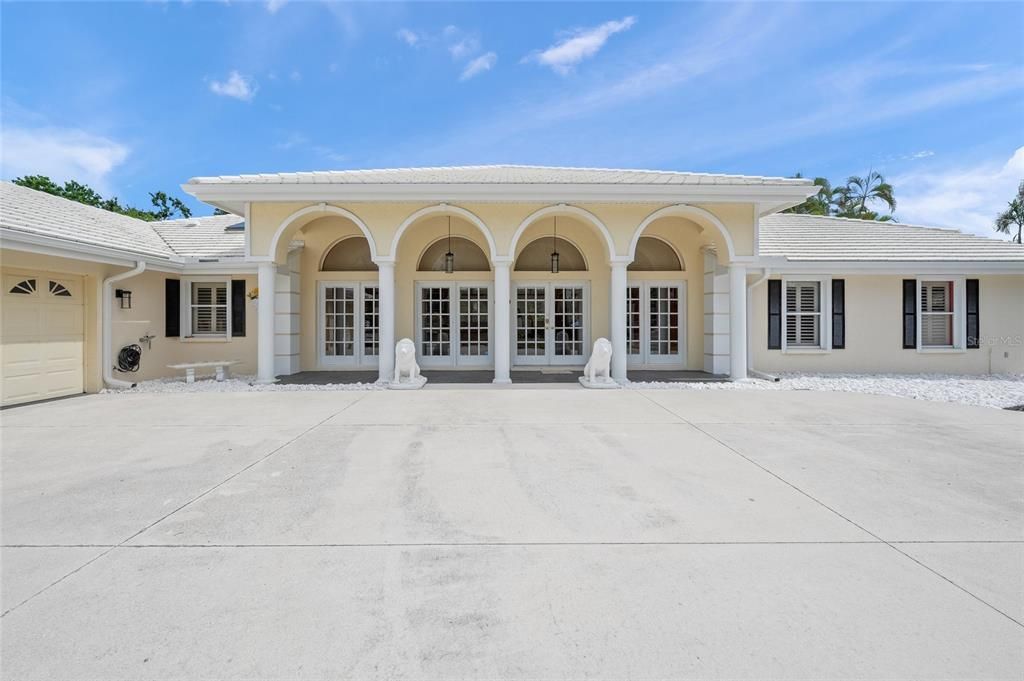 For Sale: $1,295,000 (5 beds, 3 baths, 3763 Square Feet)