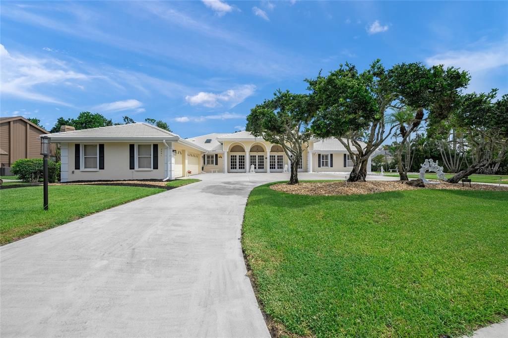 For Sale: $1,295,000 (5 beds, 3 baths, 3763 Square Feet)