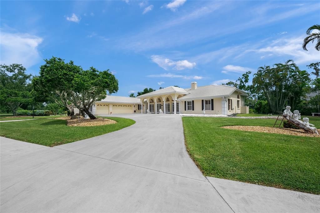 For Sale: $1,295,000 (5 beds, 3 baths, 3763 Square Feet)