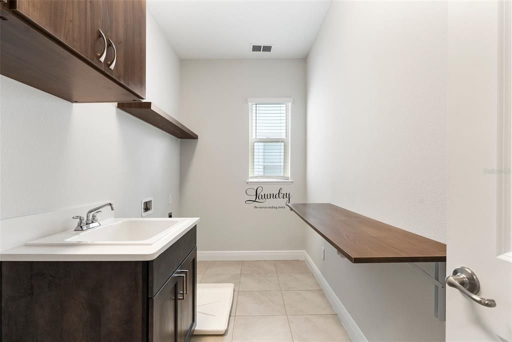 Active With Contract: $1,080,000 (5 beds, 4 baths, 3811 Square Feet)