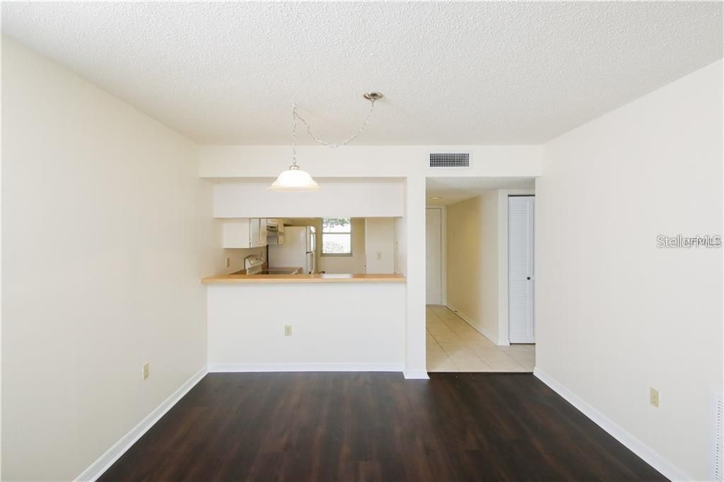 出租: $1,525 (2 贝兹, 2 浴室, 946 平方英尺)