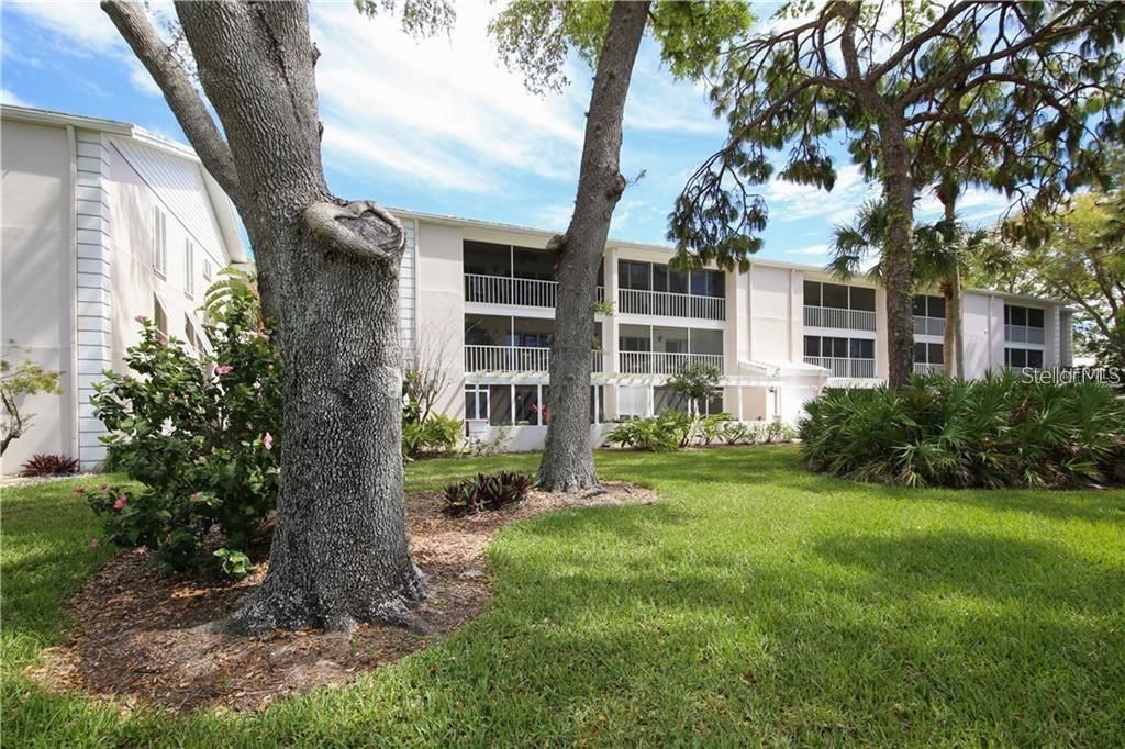 出租: $1,525 (2 贝兹, 2 浴室, 946 平方英尺)