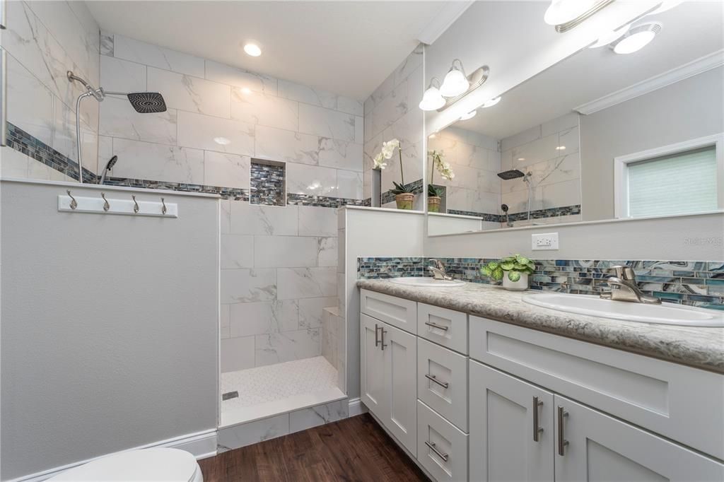 Activo con contrato: $449,900 (3 camas, 2 baños, 1370 Pies cuadrados)