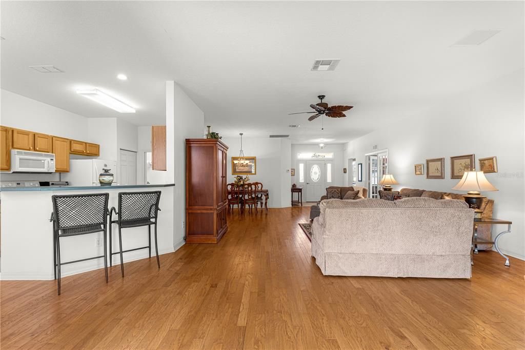 Active With Contract: $219,999 (2 beds, 2 baths, 1660 Square Feet)