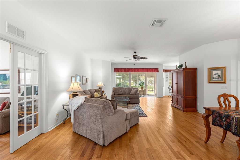 Active With Contract: $219,999 (2 beds, 2 baths, 1660 Square Feet)