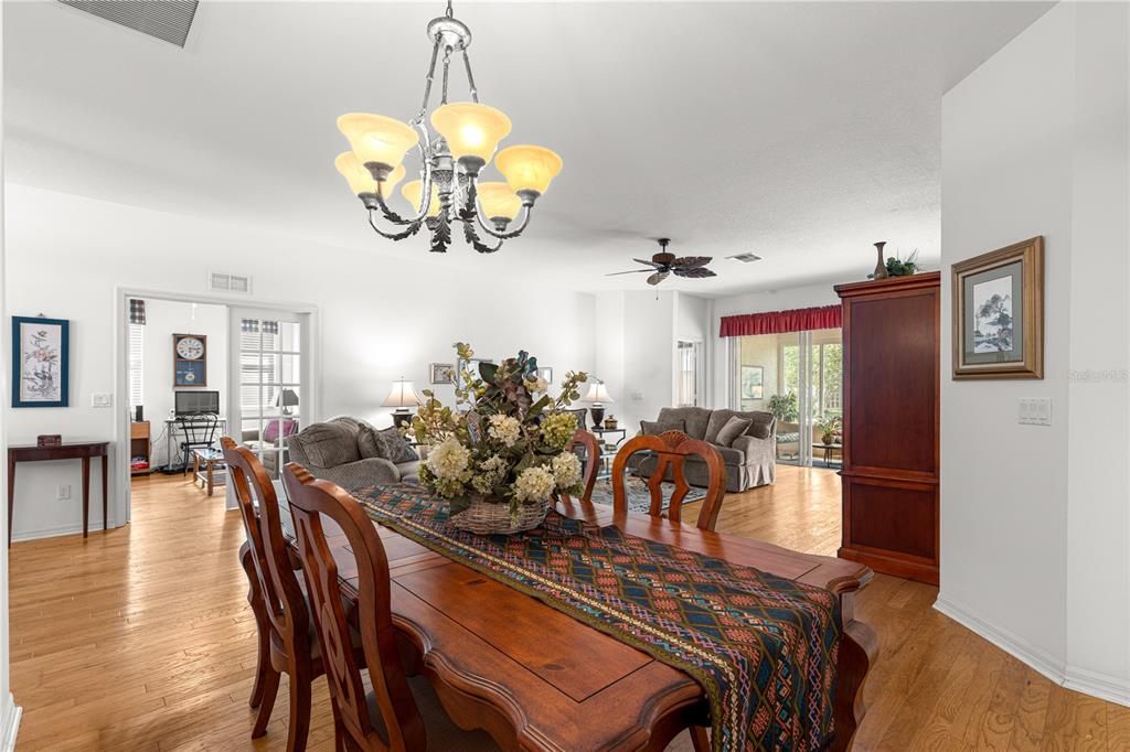 Active With Contract: $219,999 (2 beds, 2 baths, 1660 Square Feet)