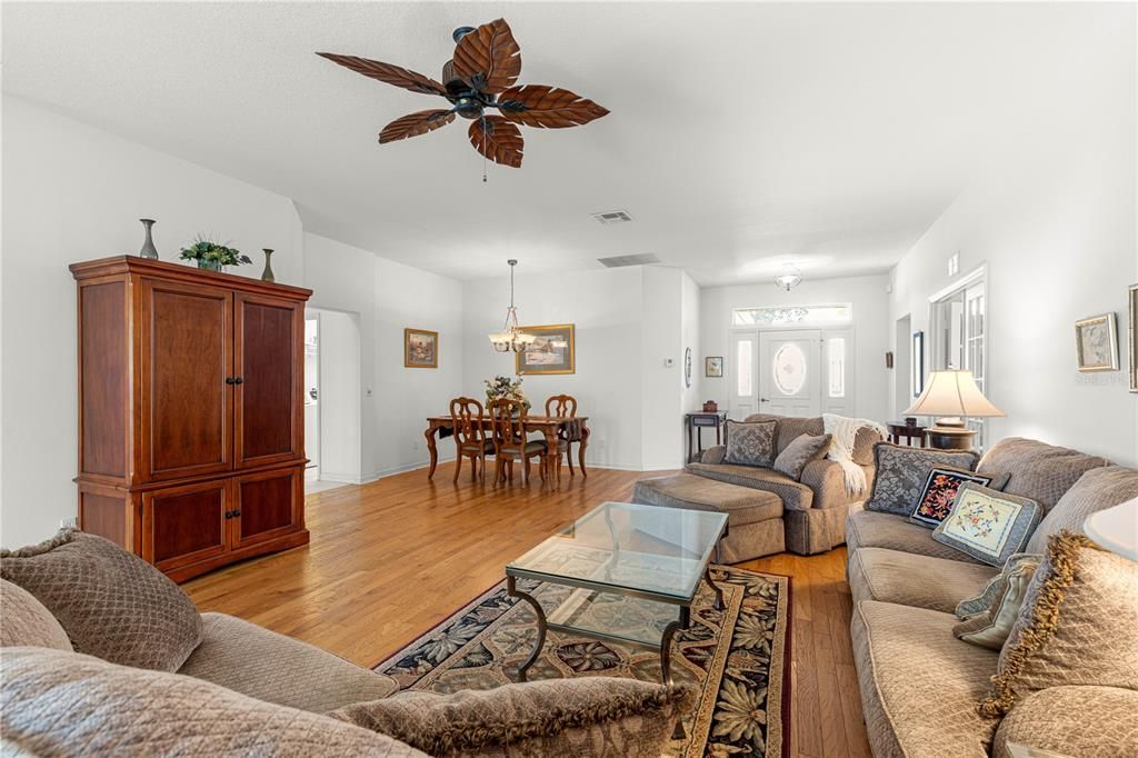 Active With Contract: $219,999 (2 beds, 2 baths, 1660 Square Feet)