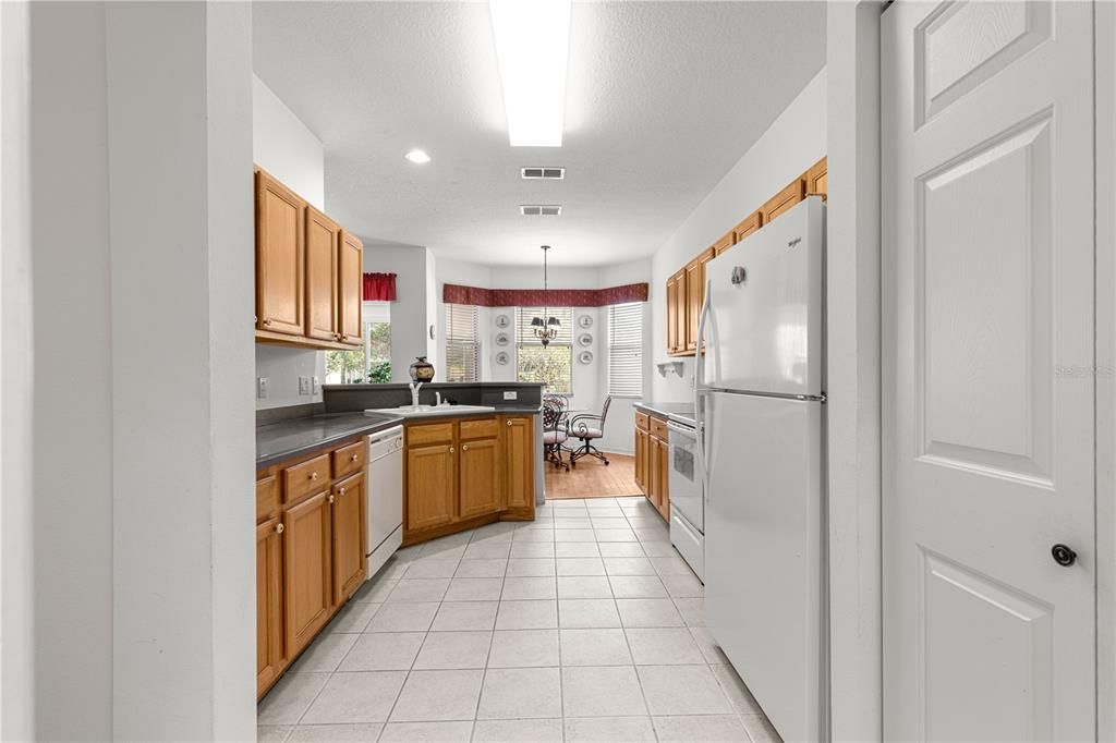 Active With Contract: $219,999 (2 beds, 2 baths, 1660 Square Feet)