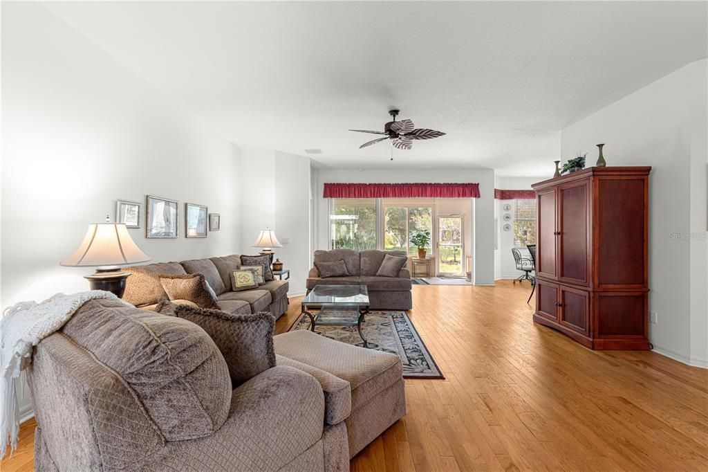 Active With Contract: $219,999 (2 beds, 2 baths, 1660 Square Feet)