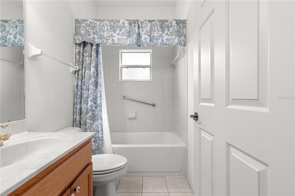 Active With Contract: $219,999 (2 beds, 2 baths, 1660 Square Feet)