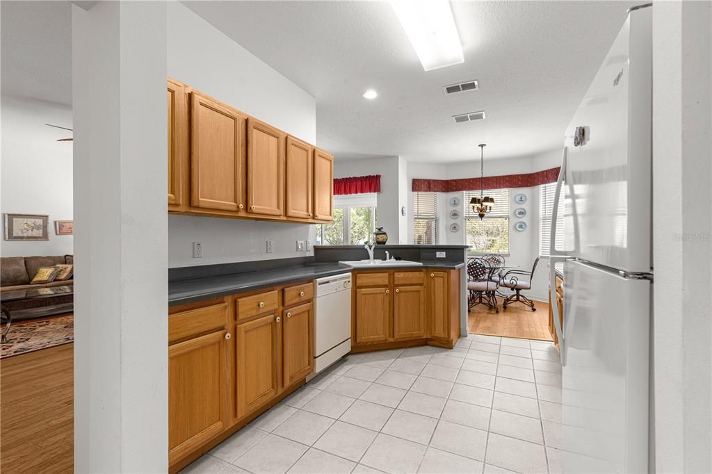 Active With Contract: $219,999 (2 beds, 2 baths, 1660 Square Feet)