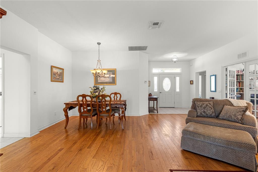 Active With Contract: $219,999 (2 beds, 2 baths, 1660 Square Feet)