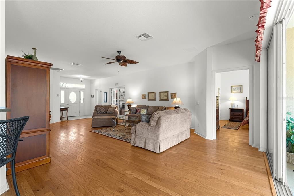 Active With Contract: $219,999 (2 beds, 2 baths, 1660 Square Feet)