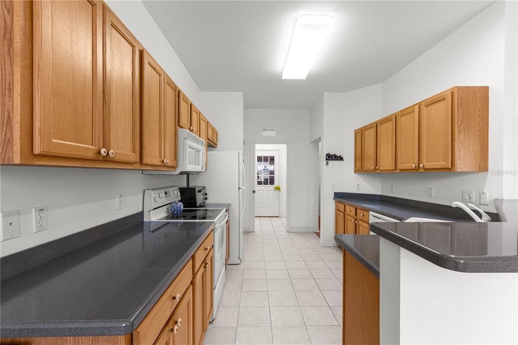 Active With Contract: $219,999 (2 beds, 2 baths, 1660 Square Feet)