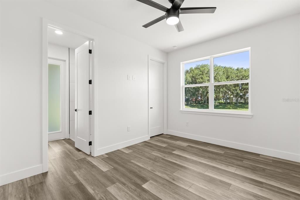 Activo con contrato: $449,000 (4 camas, 3 baños, 2058 Pies cuadrados)