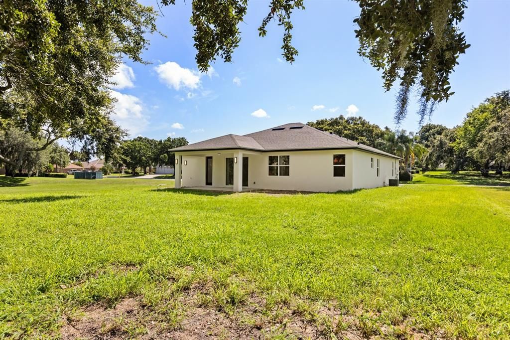 Activo con contrato: $449,000 (4 camas, 3 baños, 2058 Pies cuadrados)