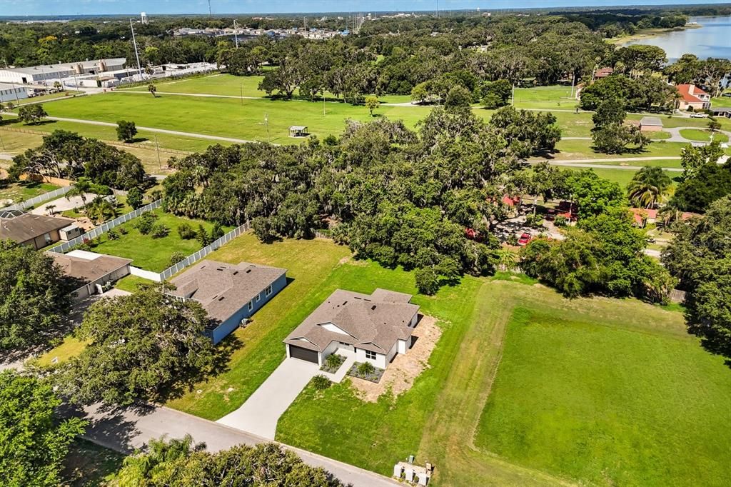 Activo con contrato: $449,000 (4 camas, 3 baños, 2058 Pies cuadrados)