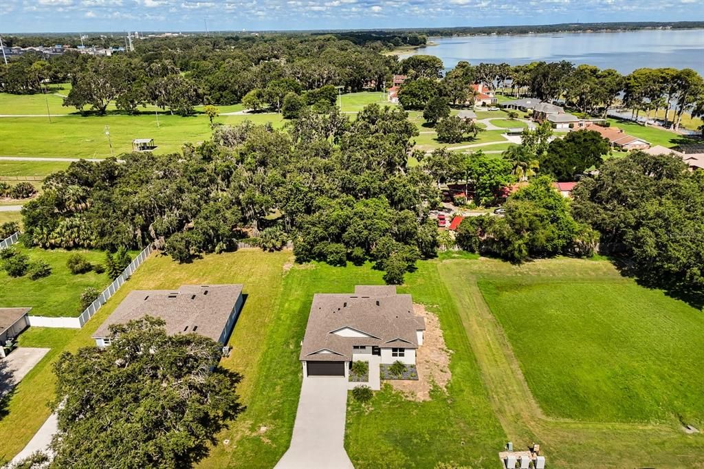 Activo con contrato: $449,000 (4 camas, 3 baños, 2058 Pies cuadrados)