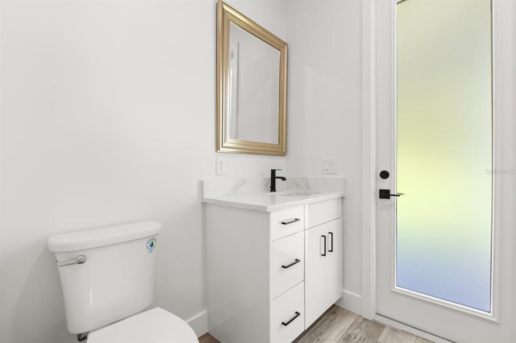 Activo con contrato: $449,000 (4 camas, 3 baños, 2058 Pies cuadrados)