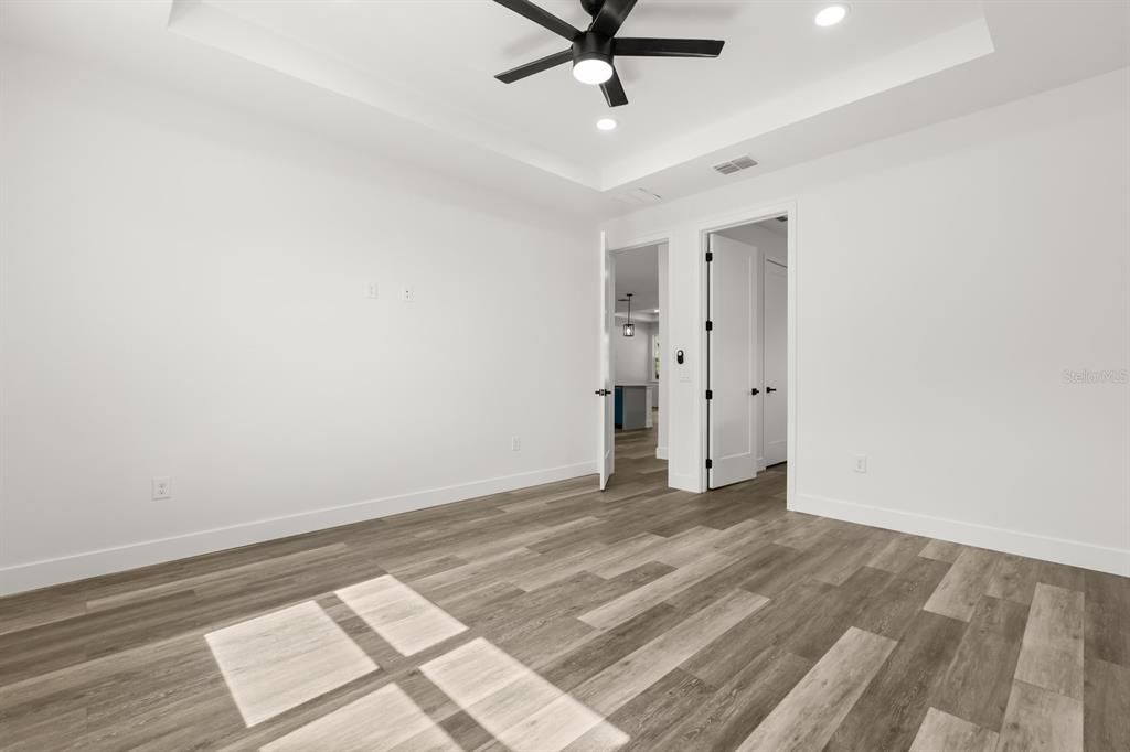 Activo con contrato: $449,000 (4 camas, 3 baños, 2058 Pies cuadrados)