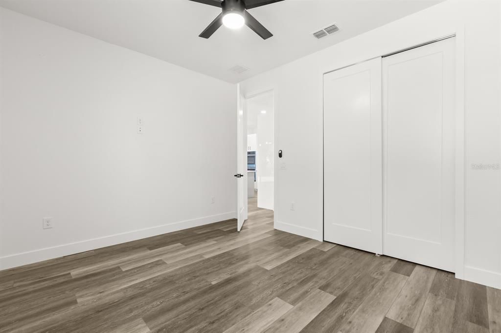 Activo con contrato: $449,000 (4 camas, 3 baños, 2058 Pies cuadrados)