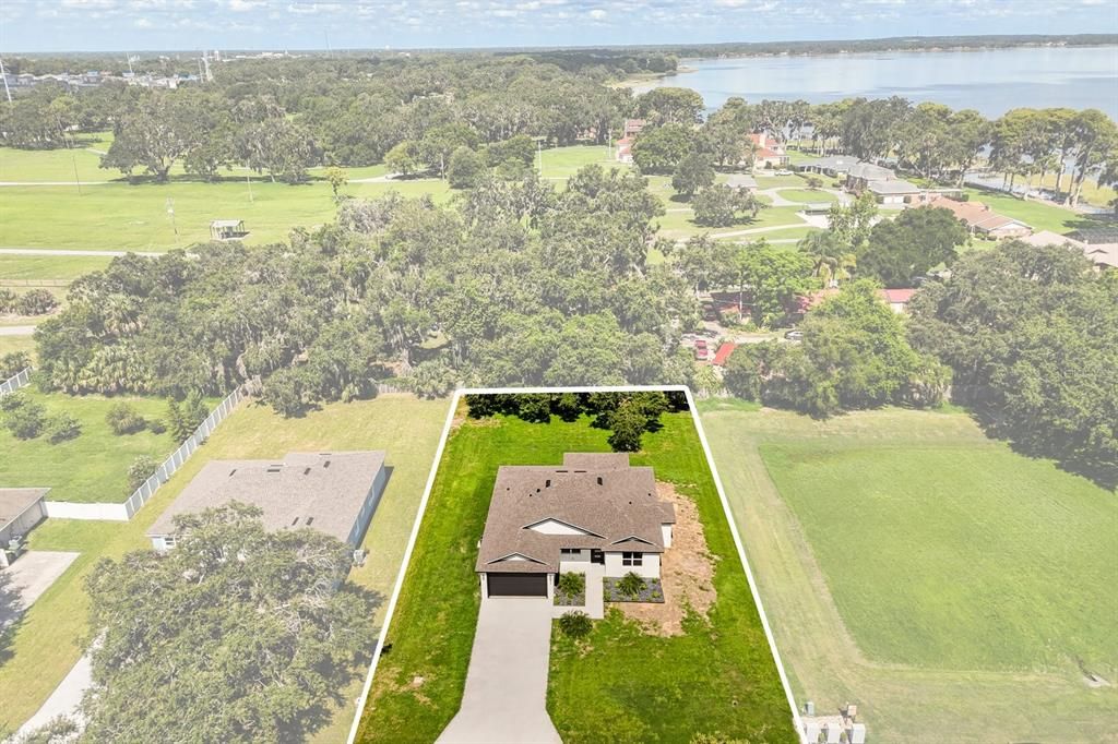 Activo con contrato: $449,000 (4 camas, 3 baños, 2058 Pies cuadrados)