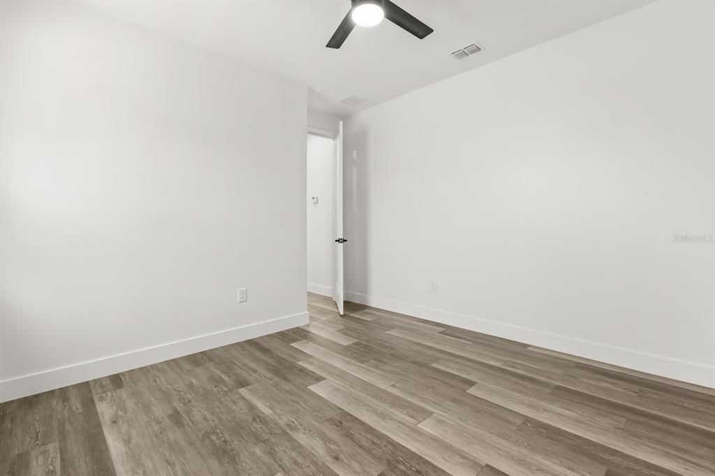 Activo con contrato: $449,000 (4 camas, 3 baños, 2058 Pies cuadrados)