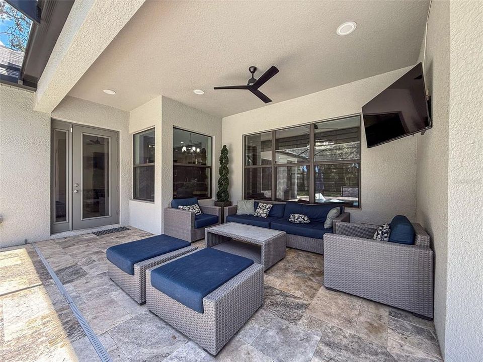 合同活跃: $998,900 (5 贝兹, 4 浴室, 3824 平方英尺)