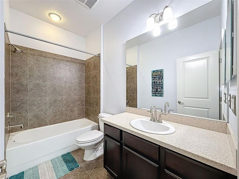 合同活跃: $998,900 (5 贝兹, 4 浴室, 3824 平方英尺)