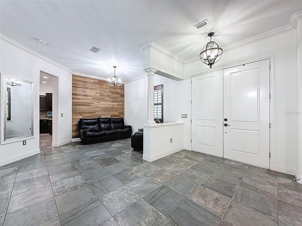 合同活跃: $998,900 (5 贝兹, 4 浴室, 3824 平方英尺)